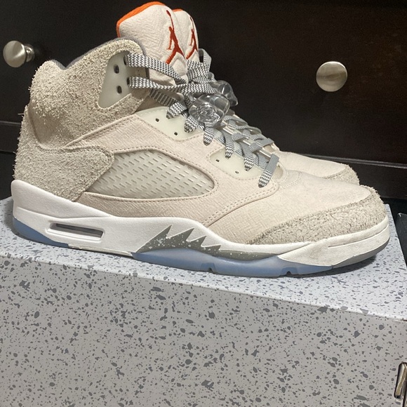 Jordan 11 jubilee, Jordan 4 thunder, Jordan 5 light ore wood brown. - Picture 7 of 8